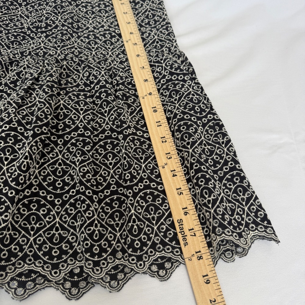 Express Black White Eyelet Embroidered Scalloped Mini Skirt Size 6 NWT Zipper - Picture 7 of 9